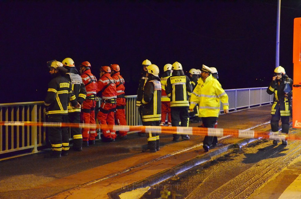 Einsatz BF Hoehenretter Koelner Seilbahn Hoehe Zoobruecke P2522.JPG